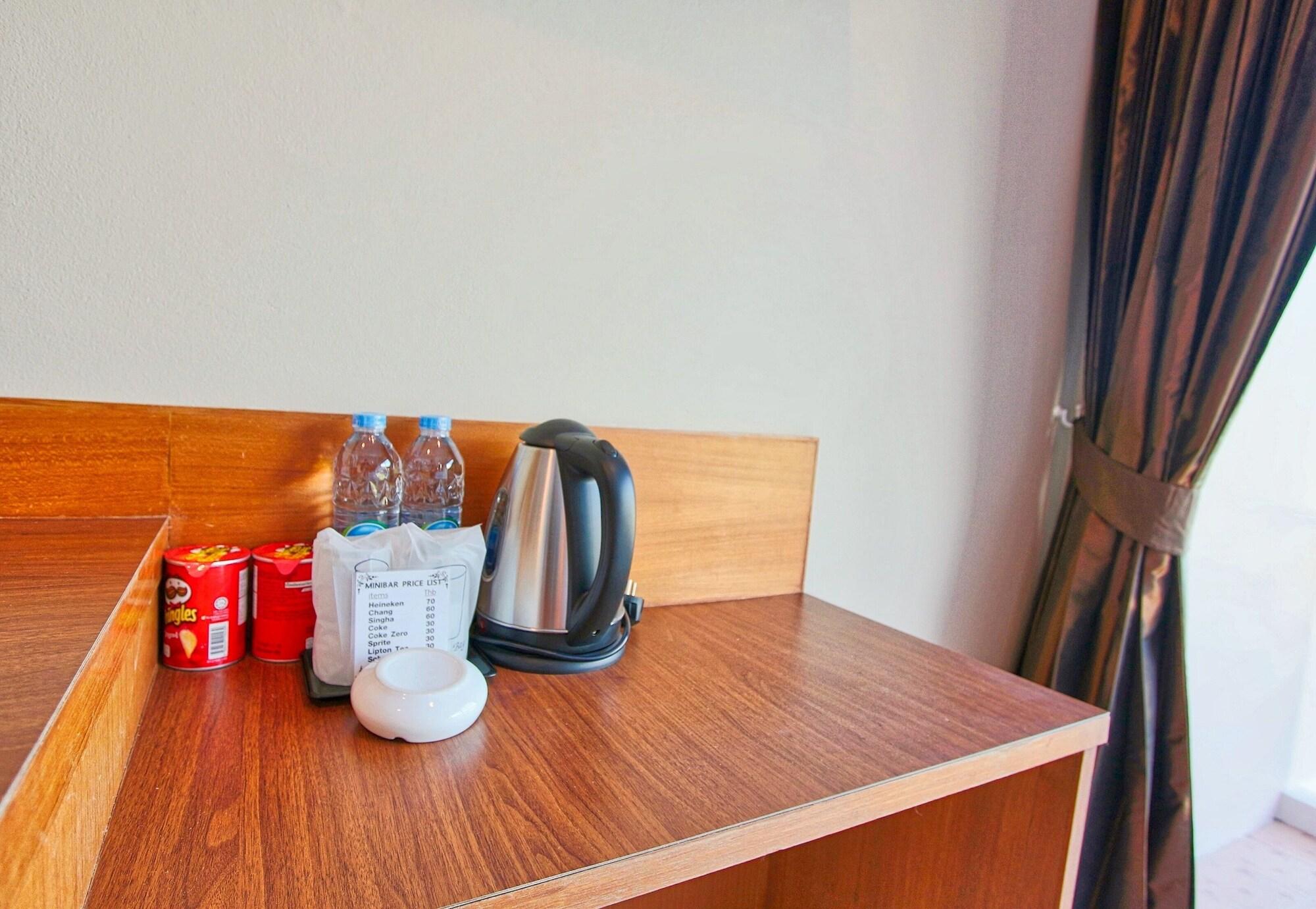 Good Nice Hotel Patong Bagian luar foto
