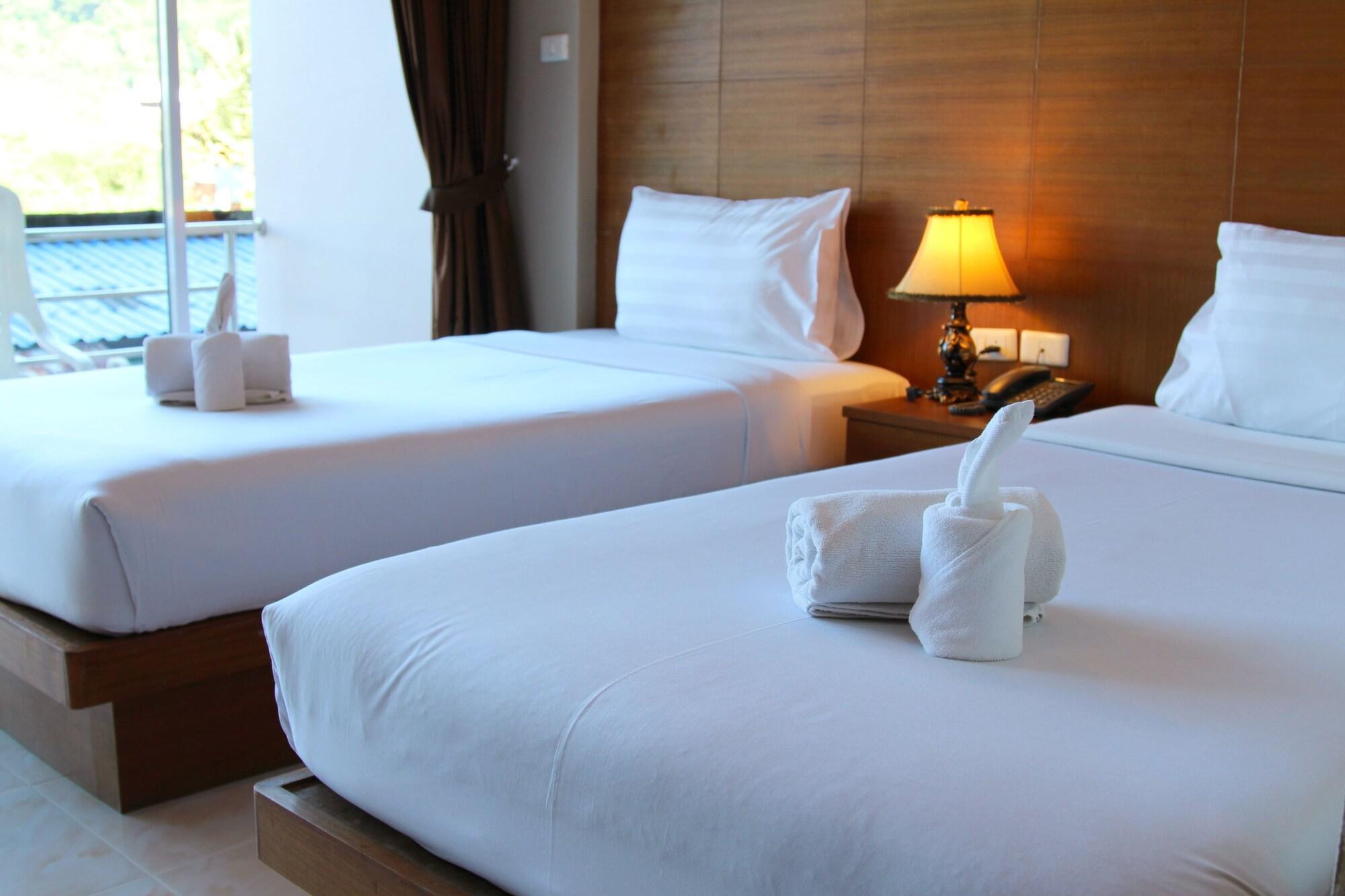 Good Nice Hotel Patong Bagian luar foto
