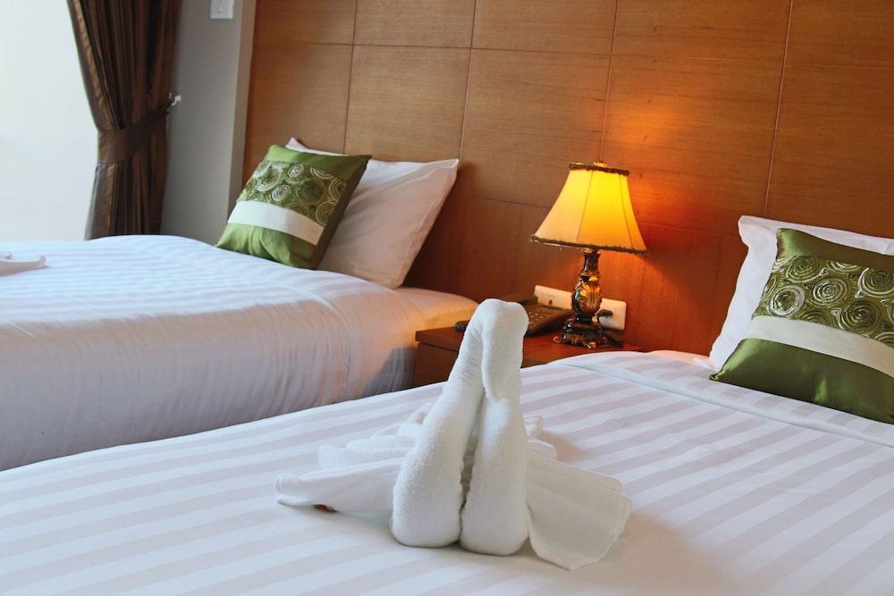 Good Nice Hotel Patong Bagian luar foto