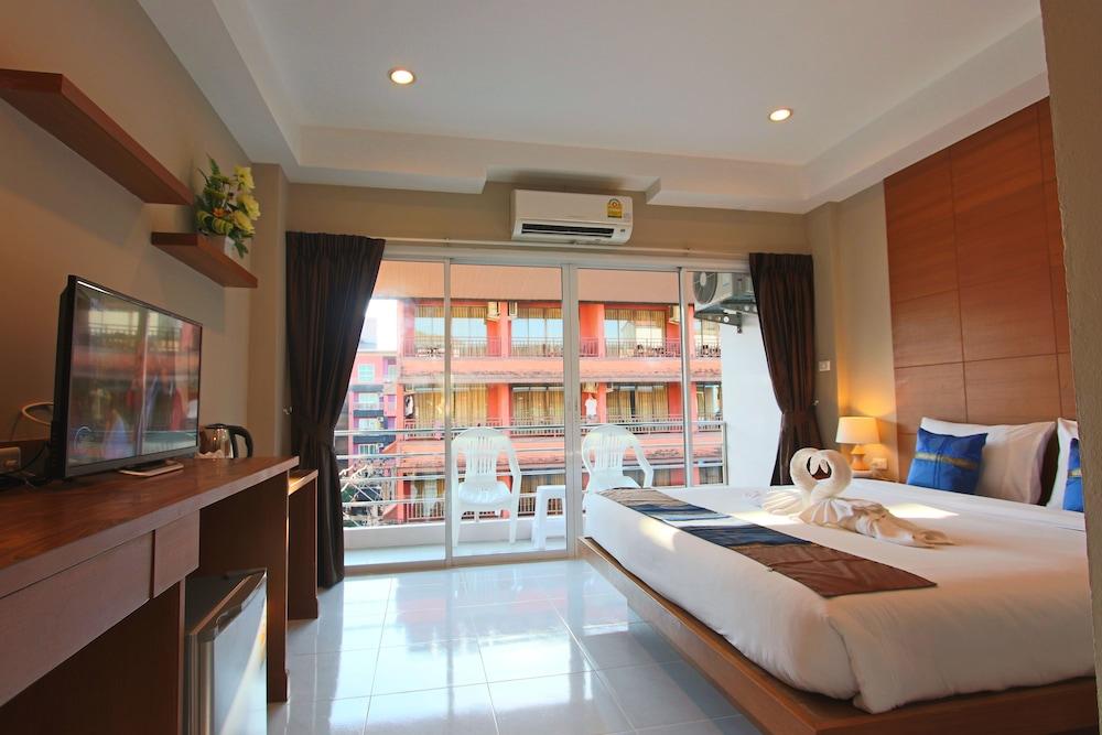 Good Nice Hotel Patong Bagian luar foto