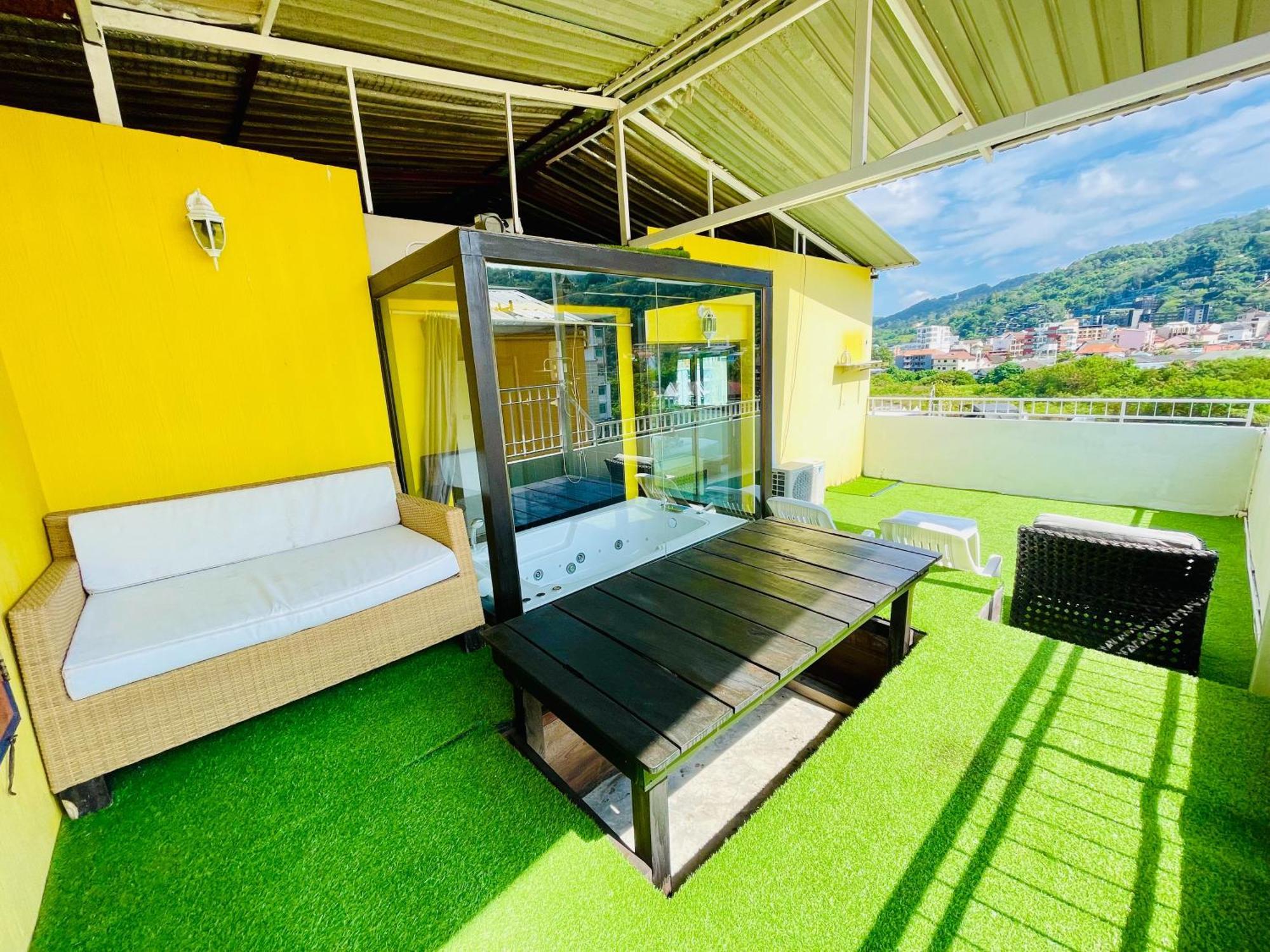 Good Nice Hotel Patong Bagian luar foto