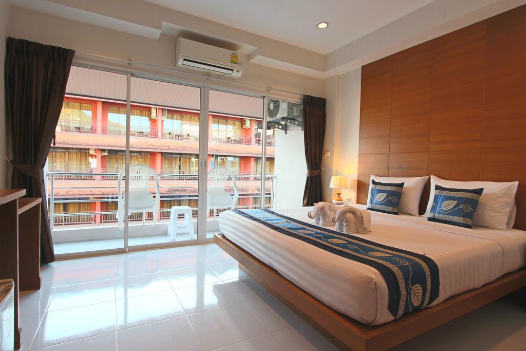 Good Nice Hotel Patong Bagian luar foto