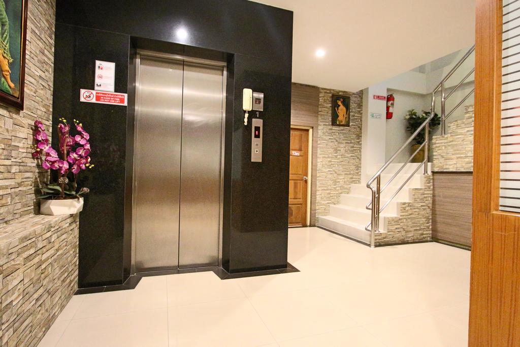 Good Nice Hotel Patong Bagian luar foto