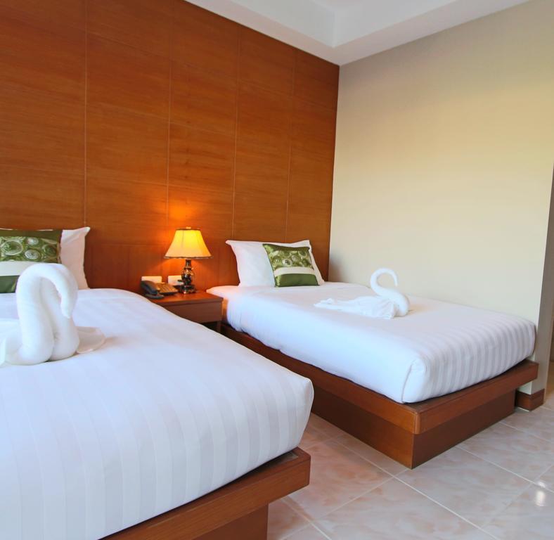 Good Nice Hotel Patong Bagian luar foto