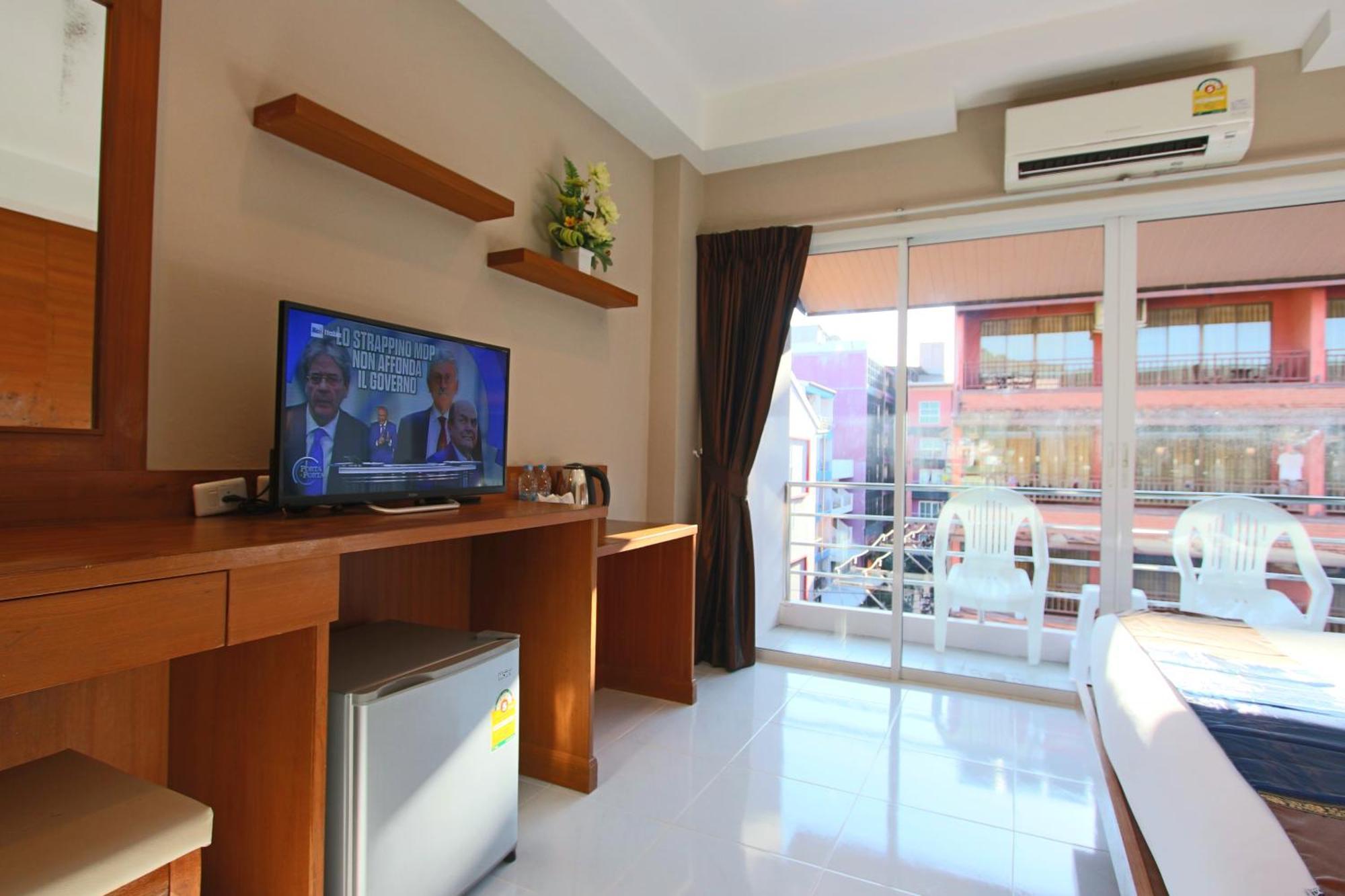 Good Nice Hotel Patong Bagian luar foto